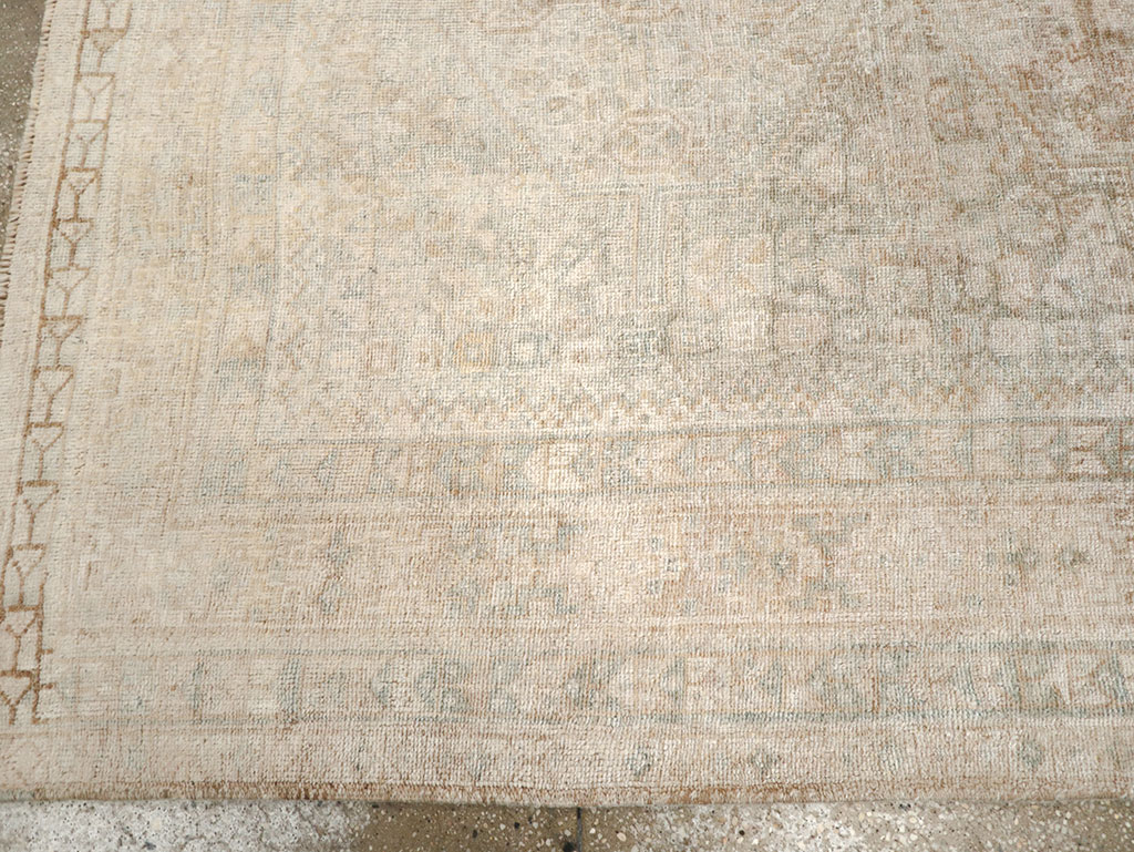 Vintage Persian Shiraz Accent Rug, No.32598 - Staging