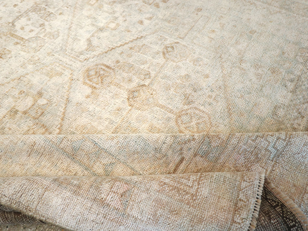 Vintage Persian Shiraz Accent Rug, No.32598 - Staging