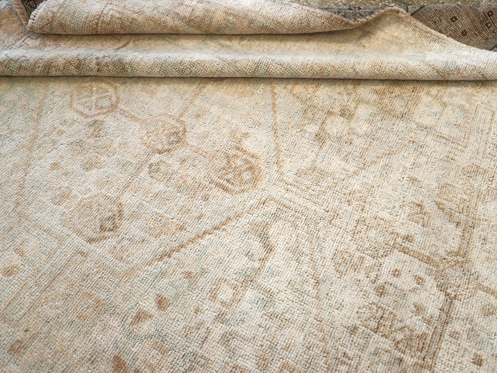 Vintage Persian Shiraz Accent Rug, No.32598 - Staging