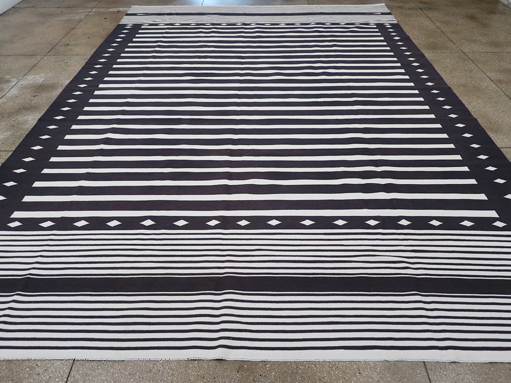 Modern Indian Flatweave Dhurrie Large Carpet, No.32612 - Staging