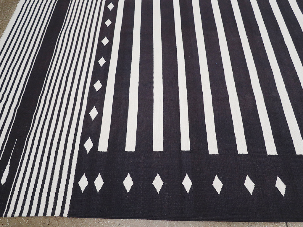 Modern Indian Flatweave Dhurrie Large Carpet, No.32612 - Staging