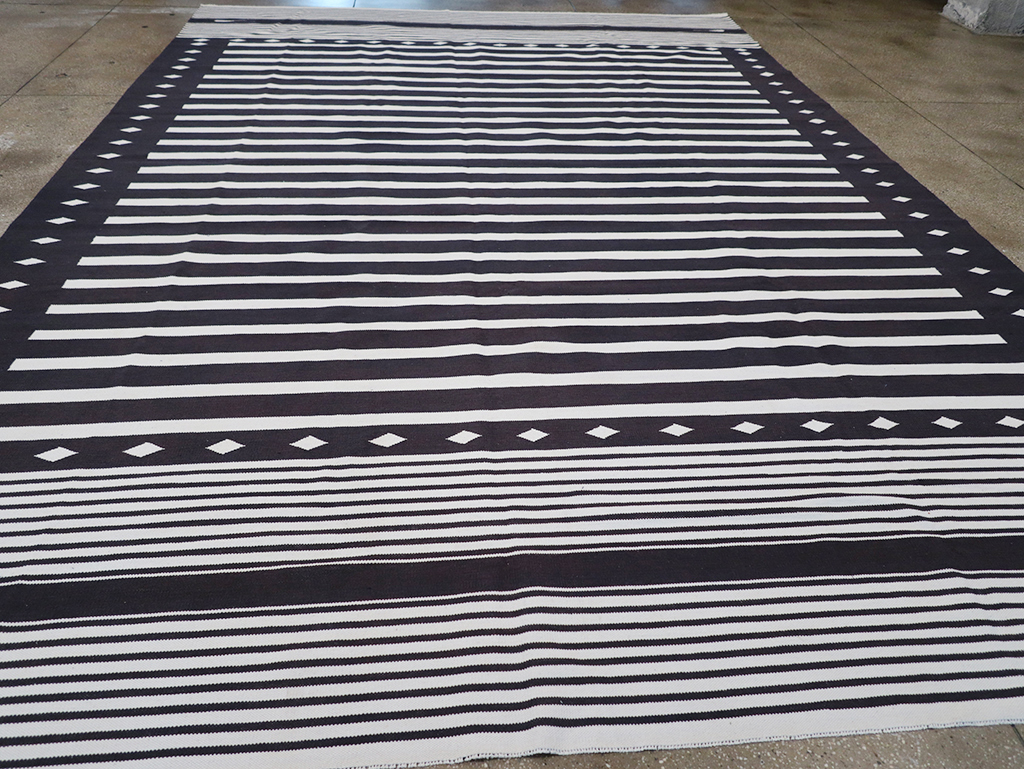 Modern Indian Flatweave Dhurrie Large Carpet, No.32612 - Staging