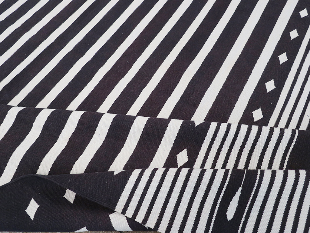 Modern Indian Flatweave Dhurrie Large Carpet, No.32612 - Staging