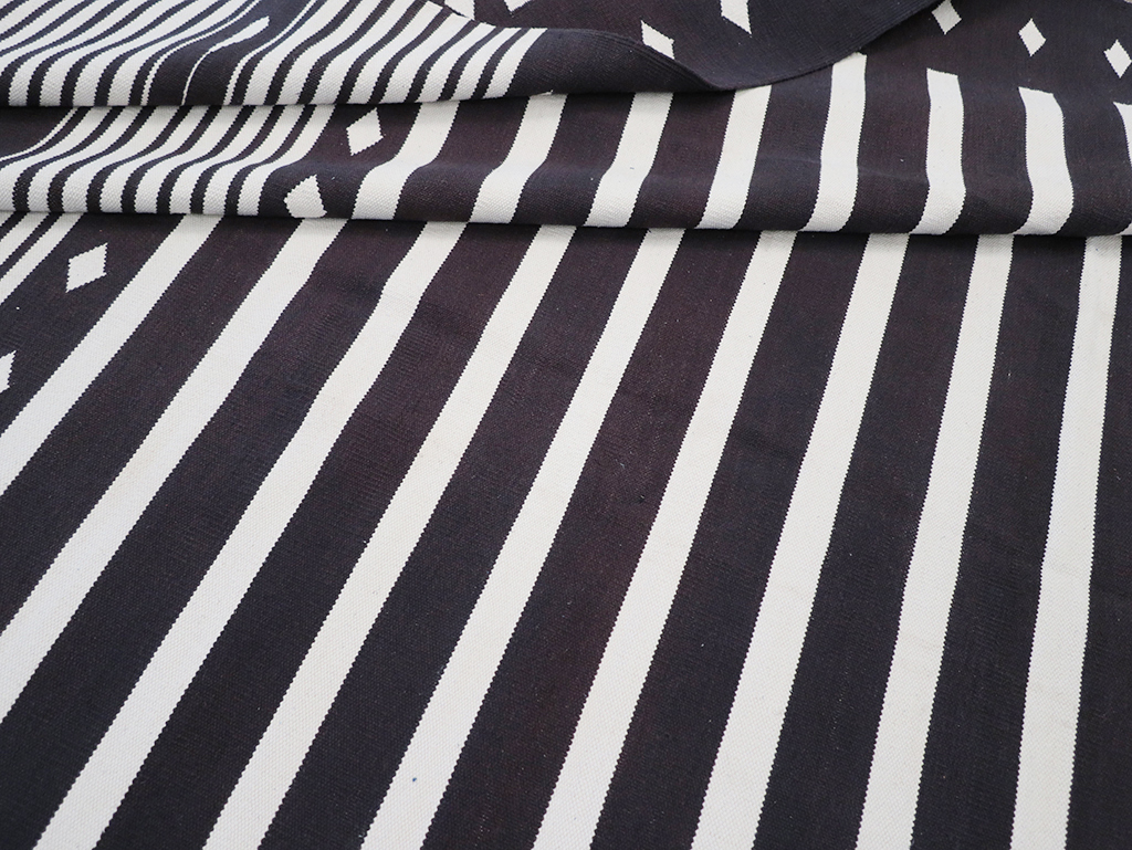 Modern Indian Flatweave Dhurrie Large Carpet, No.32612 - Staging