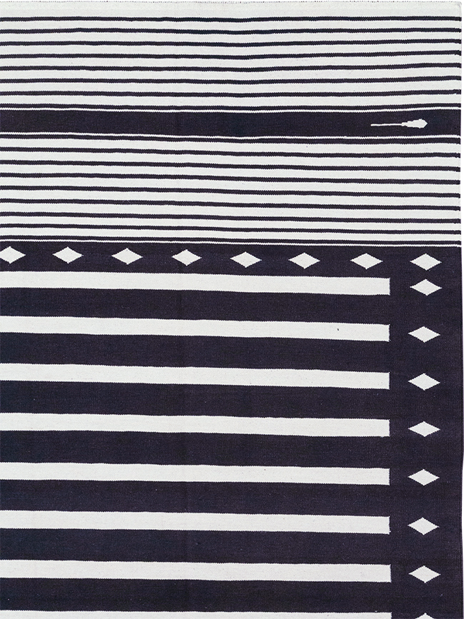 Modern Indian Flatweave Dhurrie Room Size Carpet, No.32613 - Staging