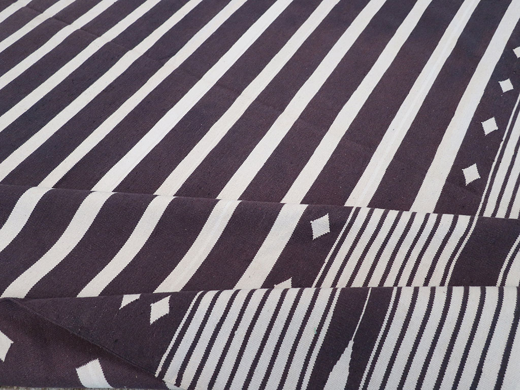 Modern Indian Flatweave Dhurrie Large Carpet, No.32614 - Staging