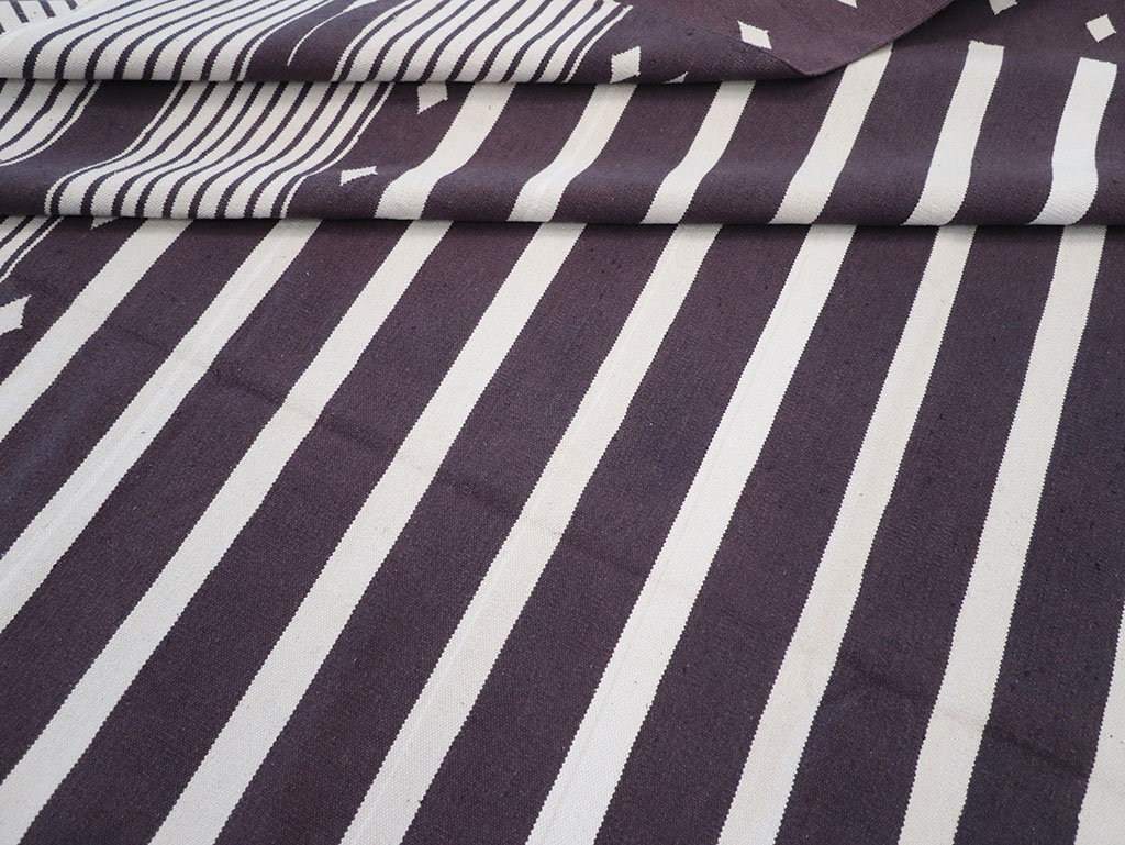 Modern Indian Flatweave Dhurrie Large Carpet, No.32614 - Staging