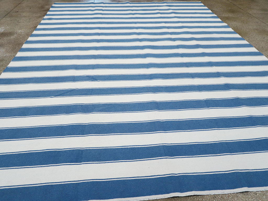 Modern Indian Cotton Dhurrie Room Size Carpet, No.32615 - Staging