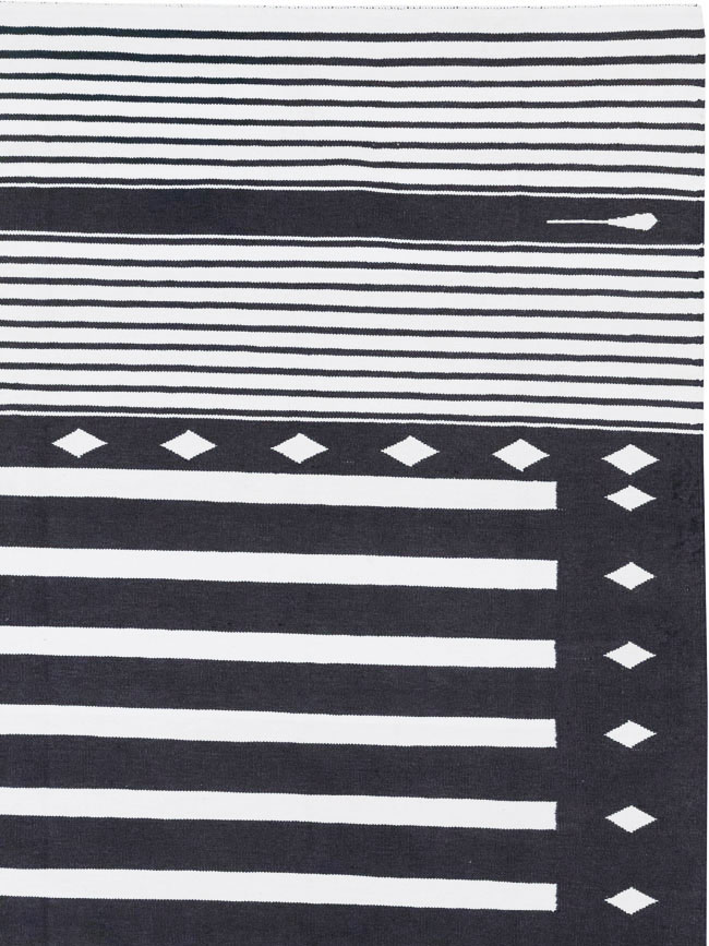 Modern Indian Flatweave Dhurrie Room Size Carpet, No.32616 - Staging