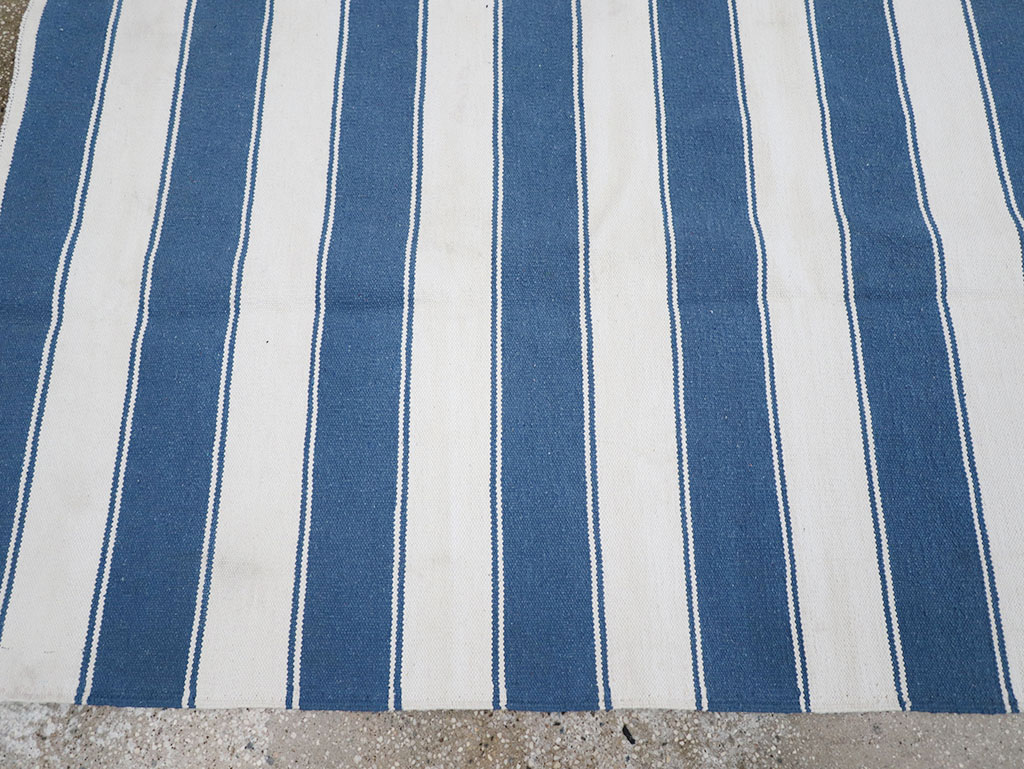 Modern Indian Flatweave Dhurrie Accent Carpet, No.32617 - Staging