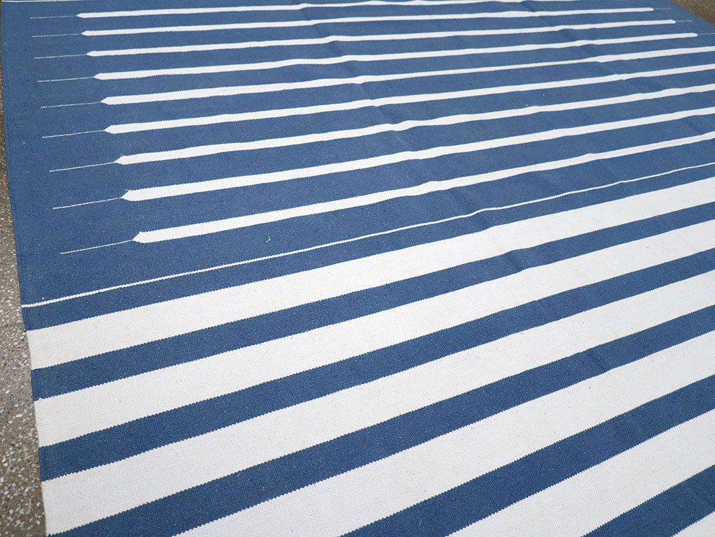 Modern Indian Flatweave Dhurrie Room Size Carpet, No.32618 - Staging