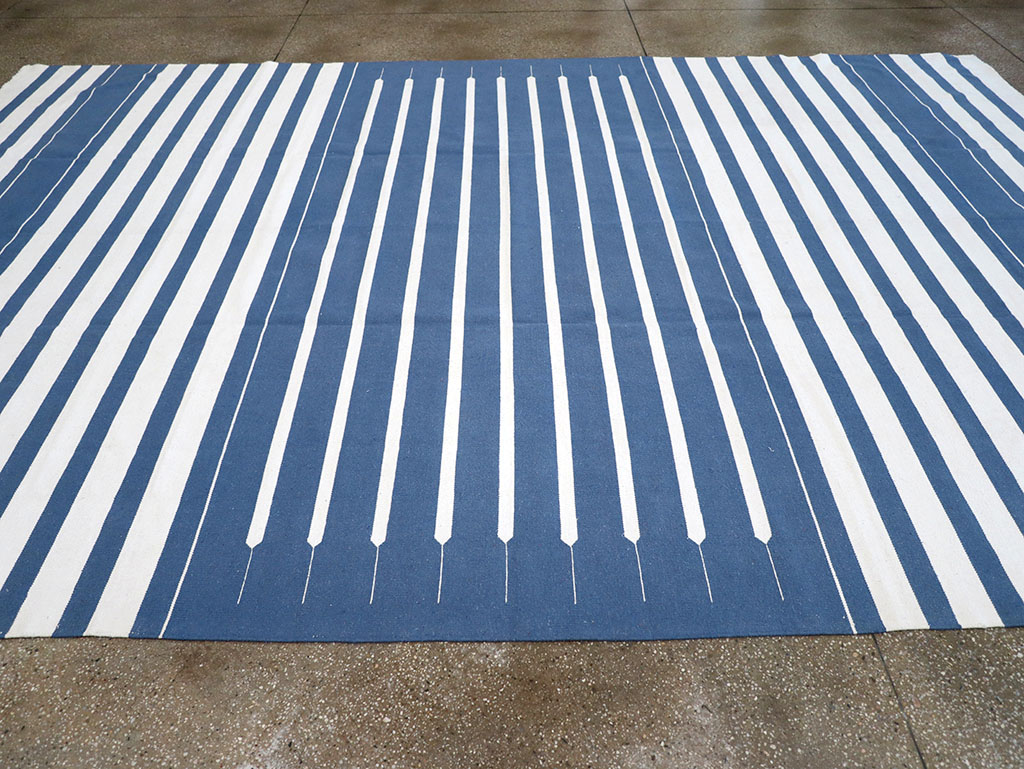 Modern Indian Flatweave Dhurrie Room Size Carpet, No.32618 - Staging