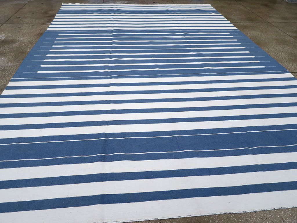 Modern Indian Flatweave Dhurrie Room Size Carpet, No.32618 - Staging