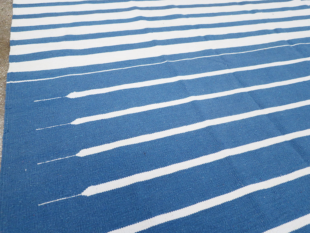 Modern Indian Flatweave Dhurrie Room Size Carpet, No.32619 - Staging