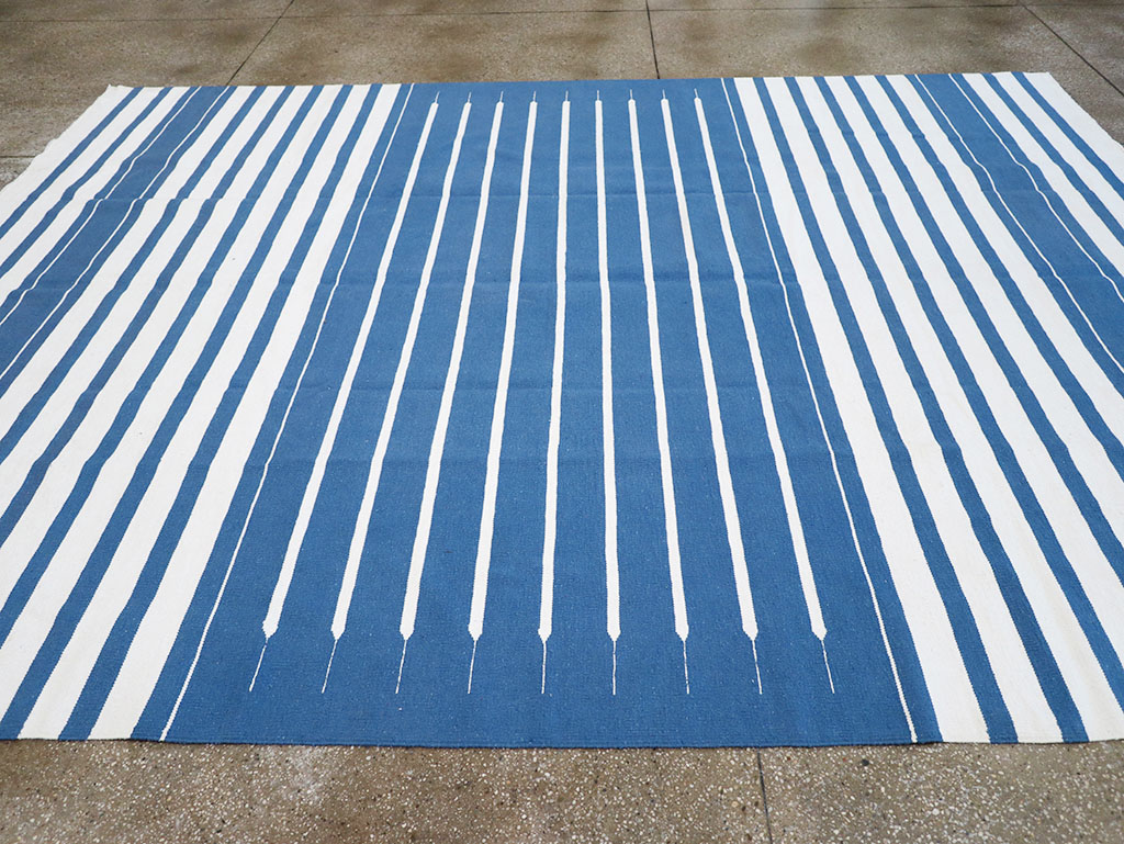 Modern Indian Flatweave Dhurrie Room Size Carpet, No.32619 - Staging