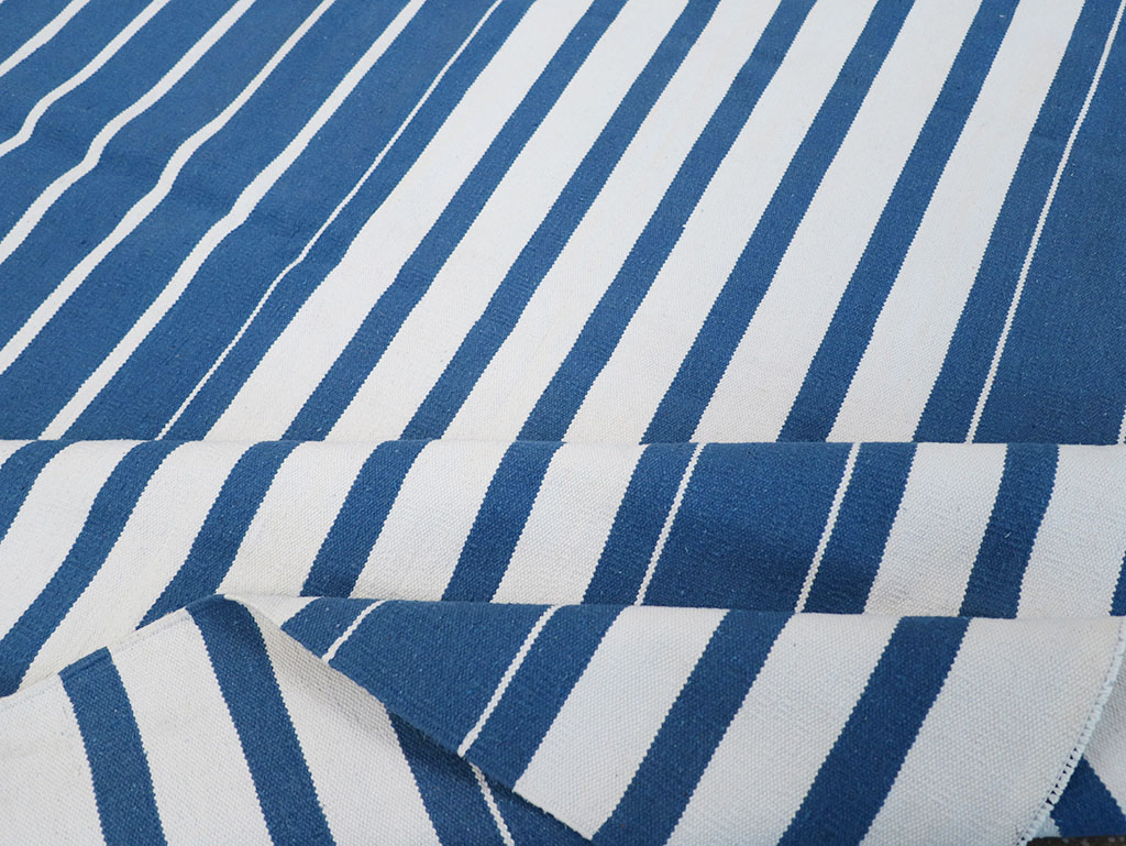 Modern Indian Flatweave Dhurrie Room Size Carpet, No.32619 - Staging