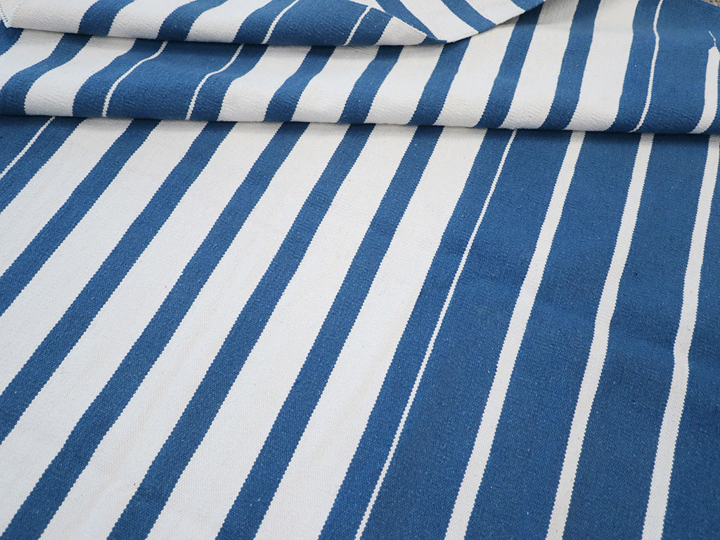 Modern Indian Flatweave Dhurrie Room Size Carpet, No.32619 - Staging