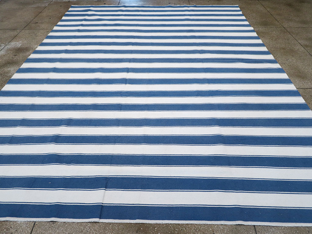 Modern Indian Flatweave Dhurrie Room Size Carpet, No.32620 - Staging