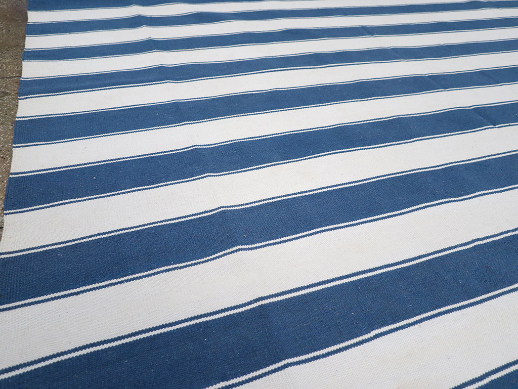 Modern Indian Flatweave Dhurrie Room Size Carpet, No.32620 - Staging