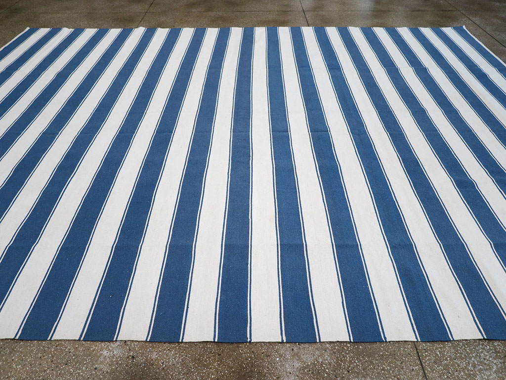 Modern Indian Flatweave Dhurrie Room Size Carpet, No.32620 - Staging