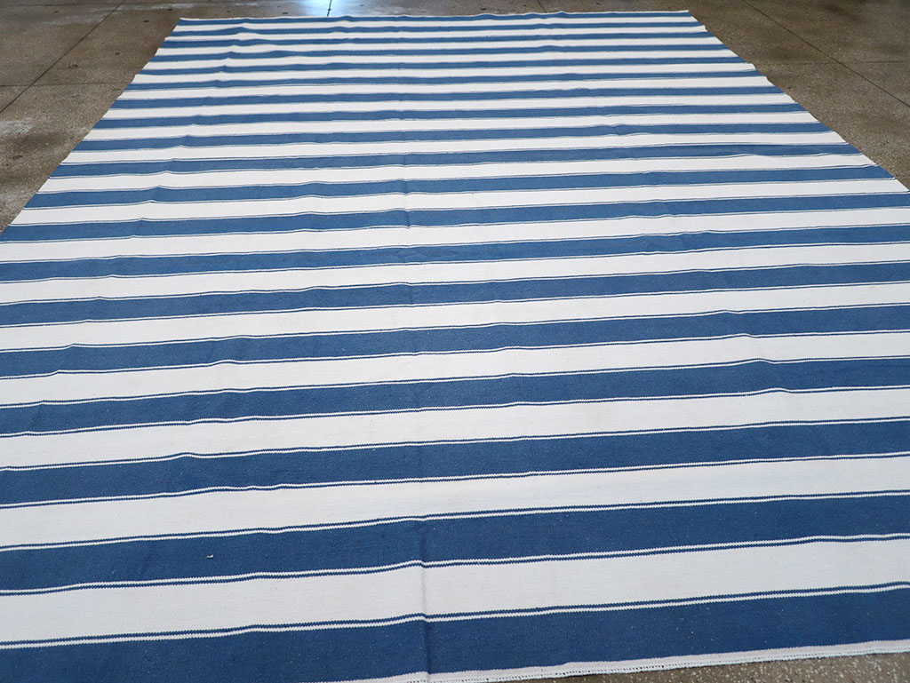 Modern Indian Flatweave Dhurrie Room Size Carpet, No.32620 - Staging