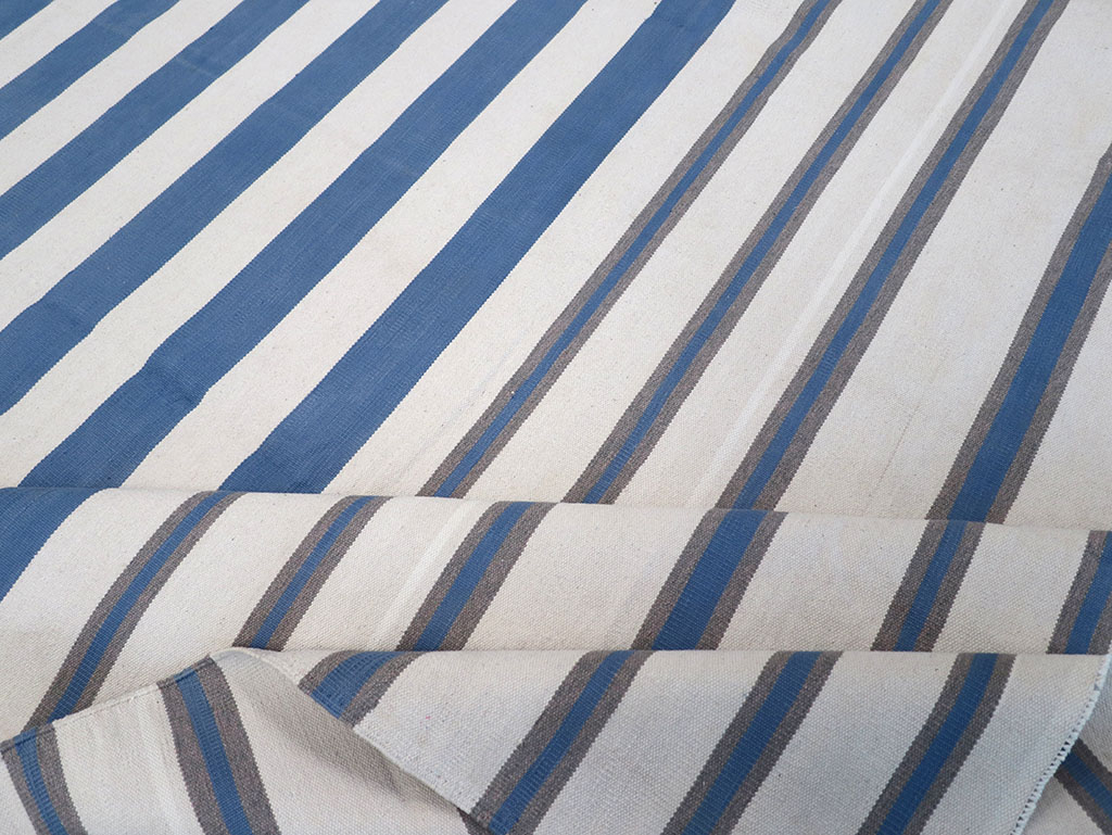 Modern Indian Flatweave Dhurrie Room Size Carpet, No.32622 - Staging