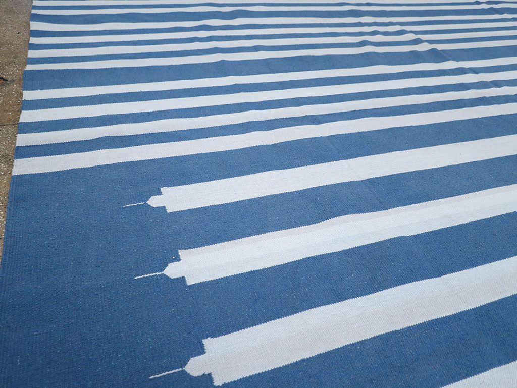 Modern Indian Flatweave Dhurrie Large Room Size Carpet, No.32623 - Staging