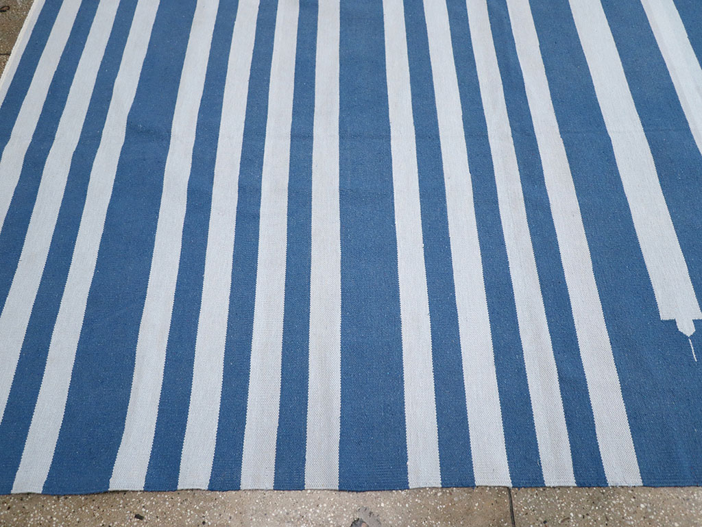 Modern Indian Flatweave Dhurrie Large Room Size Carpet, No.32623 - Staging