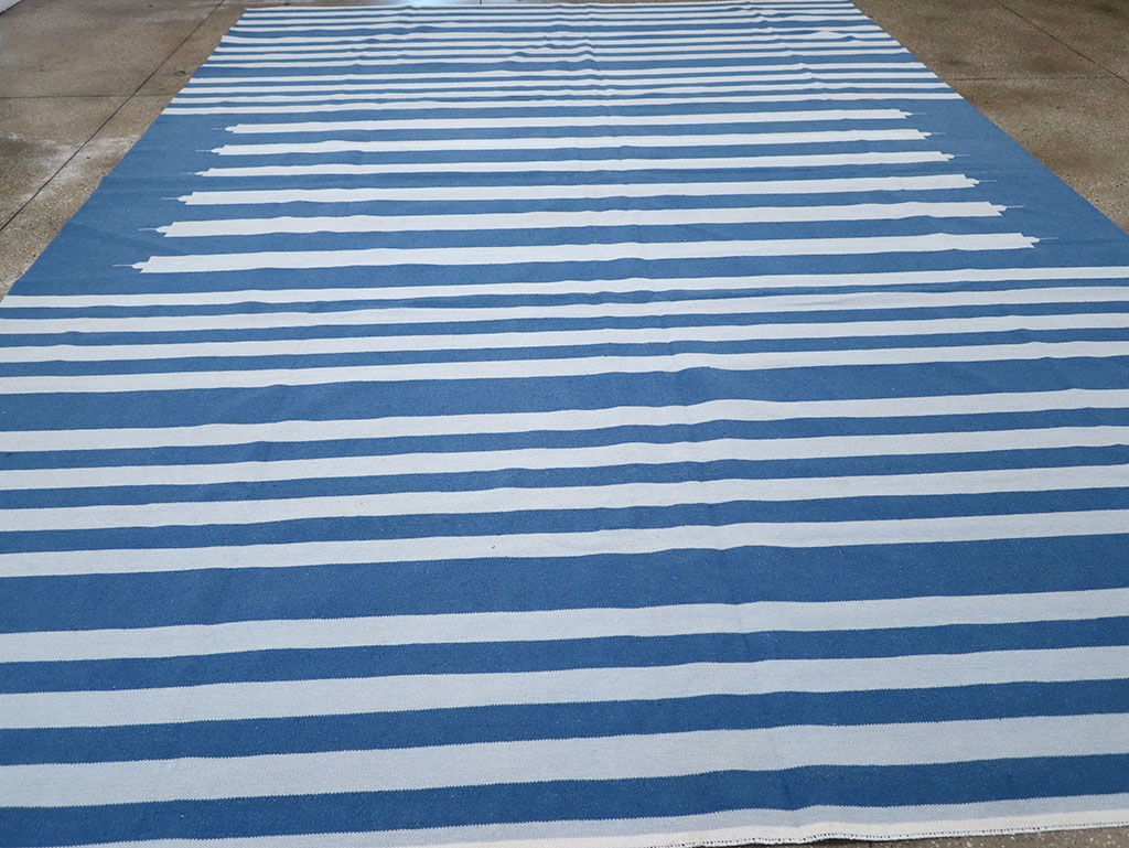 Modern Indian Flatweave Dhurrie Large Room Size Carpet, No.32623 - Staging