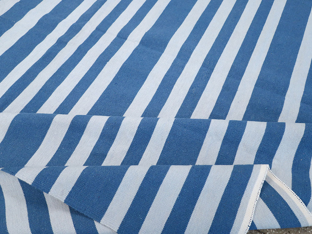 Modern Indian Flatweave Dhurrie Large Room Size Carpet, No.32623 - Staging