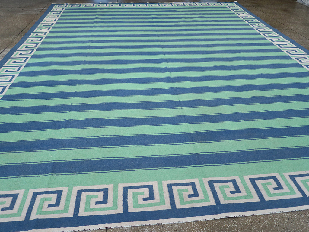 Modern Indian Flatweave Dhurrie Oversize Carpet, No.32625 - Staging