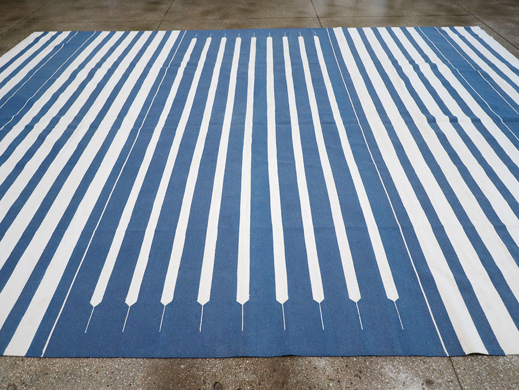 Modern Indian Flatweave Dhurrie Large Room Size Carpet, No.32626 - Staging