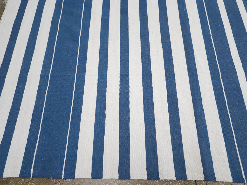 Modern Indian Flatweave Dhurrie Large Room Size Carpet, No.32626 - Staging