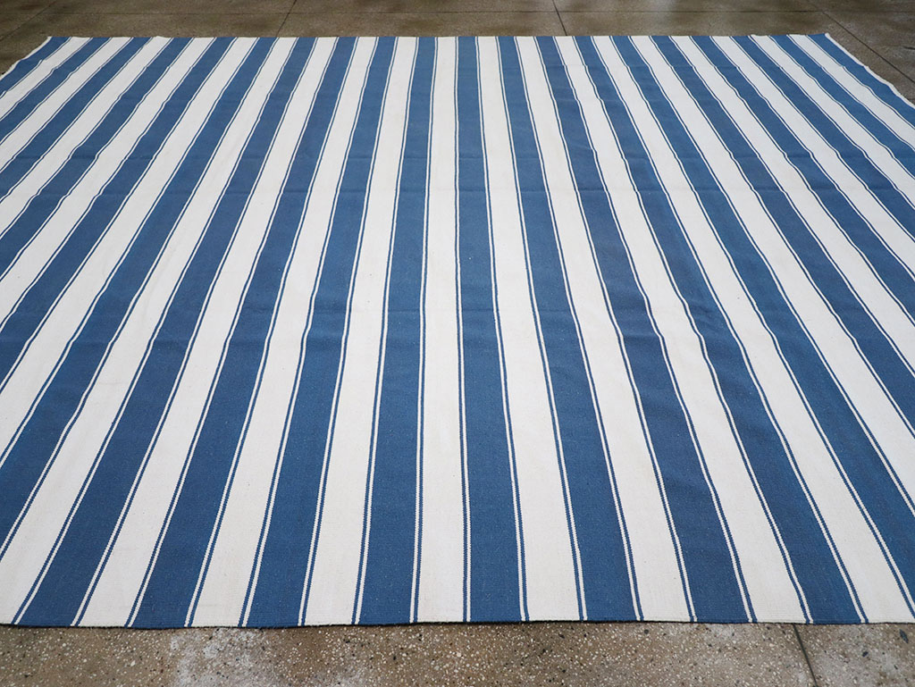 Modern Indian Flatweave Dhurrie Large Room Size Carpet, No.32627 - Staging