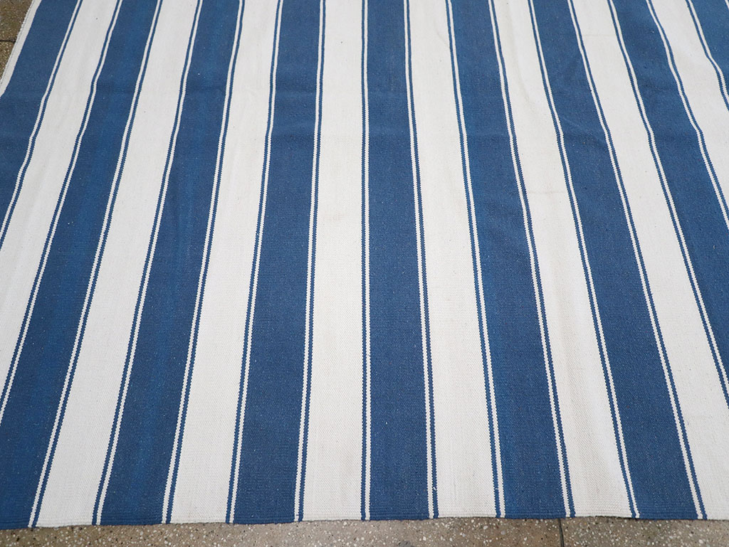 Modern Indian Flatweave Dhurrie Large Room Size Carpet, No.32627 - Staging