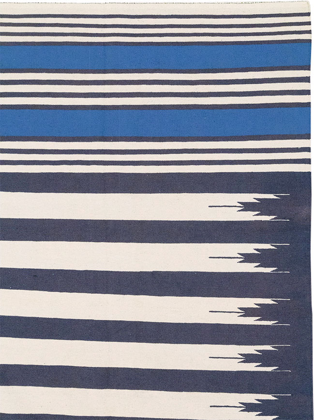 Modern Indian Flatweave Dhurrie Room Size Carpet, No.32629 - Staging