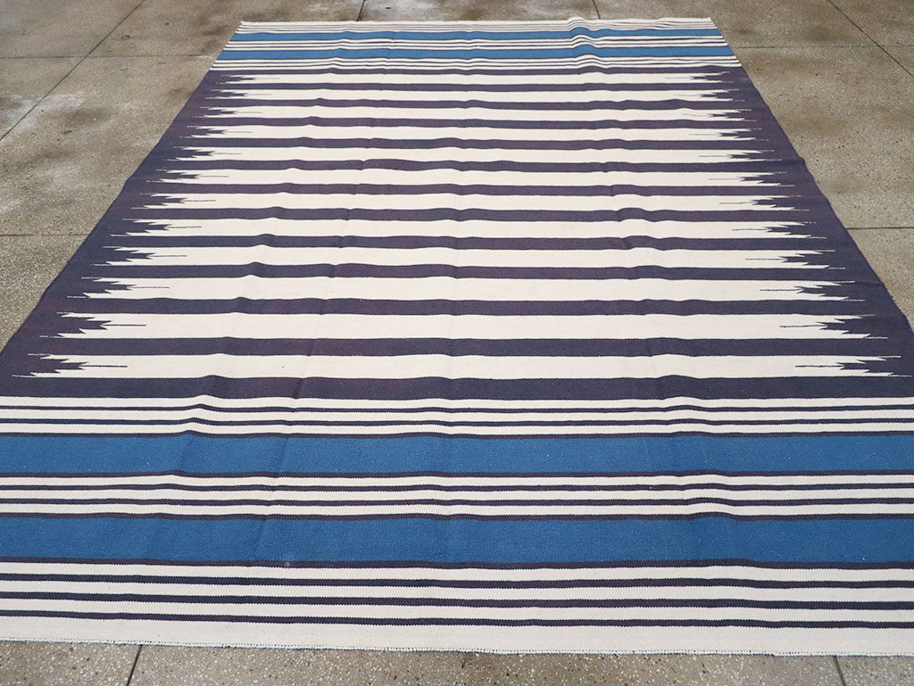 Modern Indian Flatweave Dhurrie Room Size Carpet, No.32629 - Staging