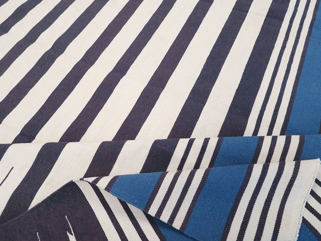 Modern Indian Flatweave Dhurrie Room Size Carpet, No.32629 - Staging