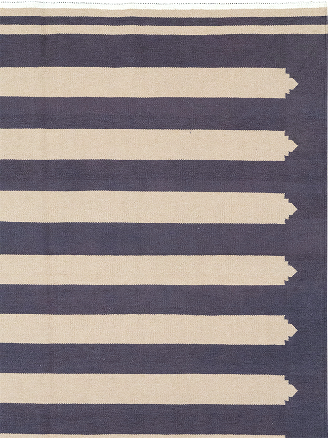 Modern Indian Flatweave Dhurrie Room Size Carpet, No.32630 - Staging