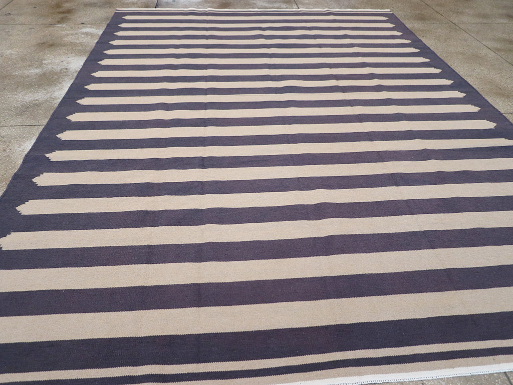 Modern Indian Flatweave Dhurrie Room Size Carpet, No.32630 - Staging