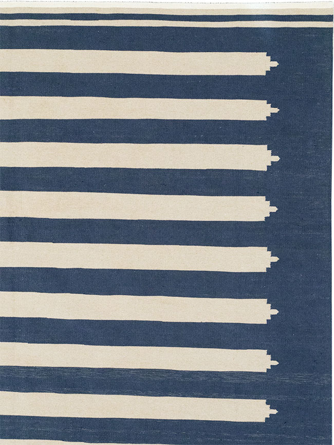 Modern Indian Cotton Dhurrie Room Size Carpet, No.32631 - Staging