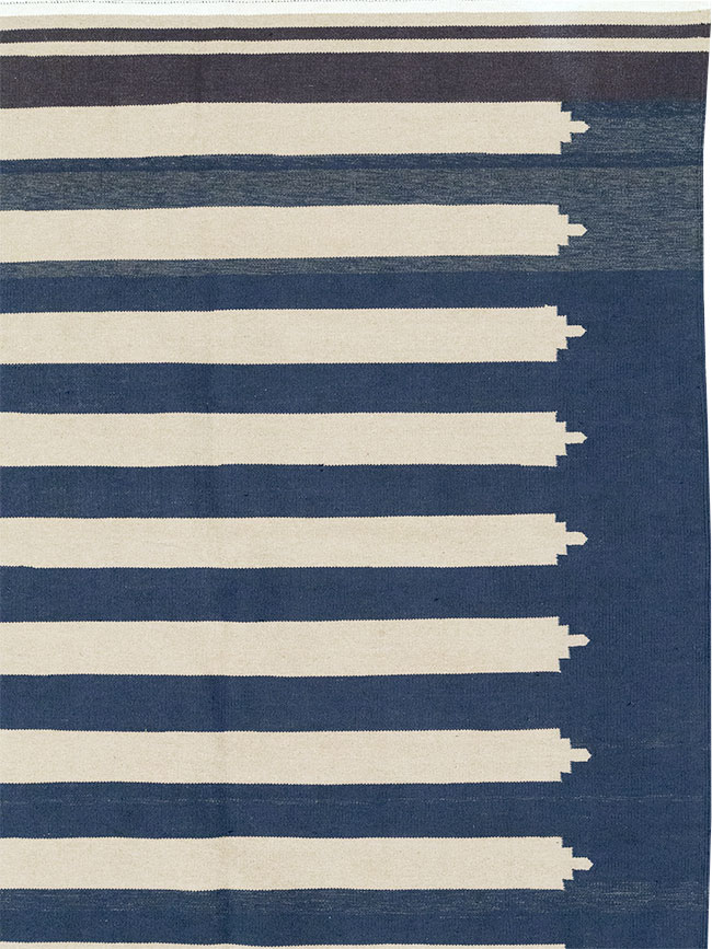 Modern Indian Cotton Dhurrie Room Size Carpet, No.32631 - Staging