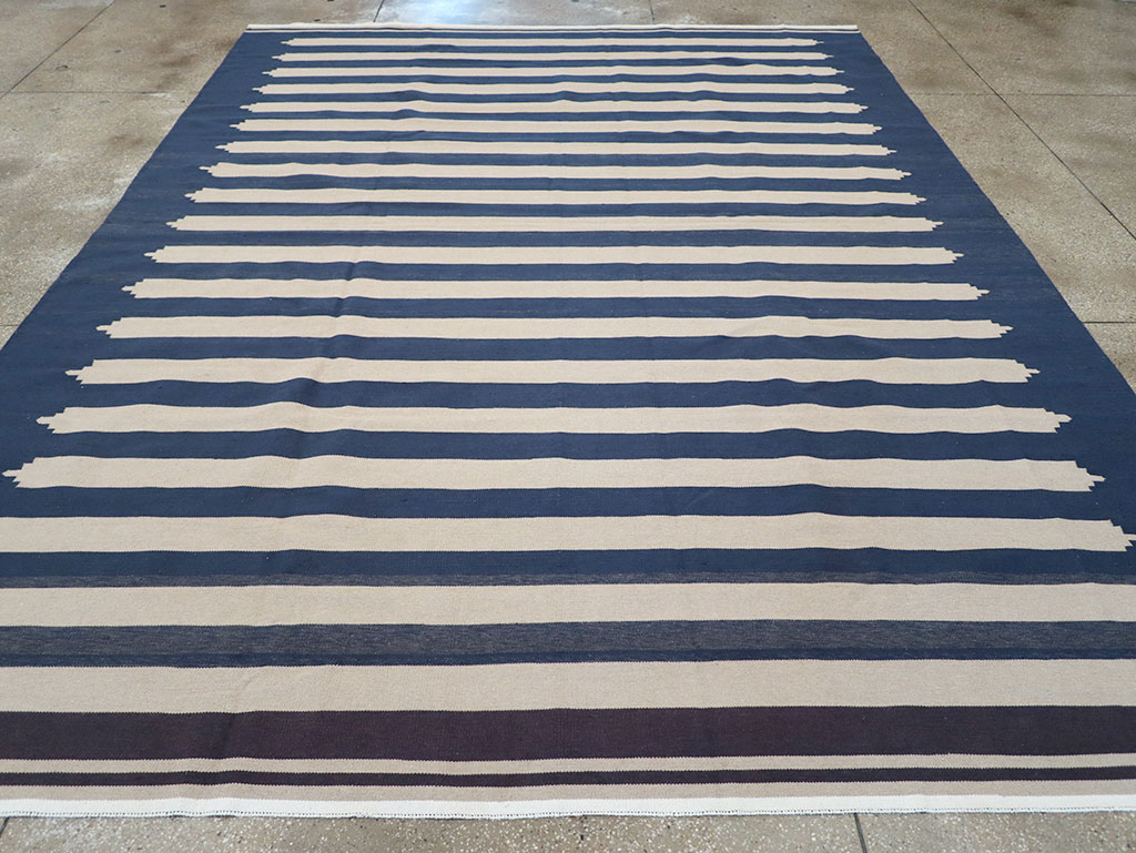 Modern Indian Cotton Dhurrie Room Size Carpet, No.32631 - Staging