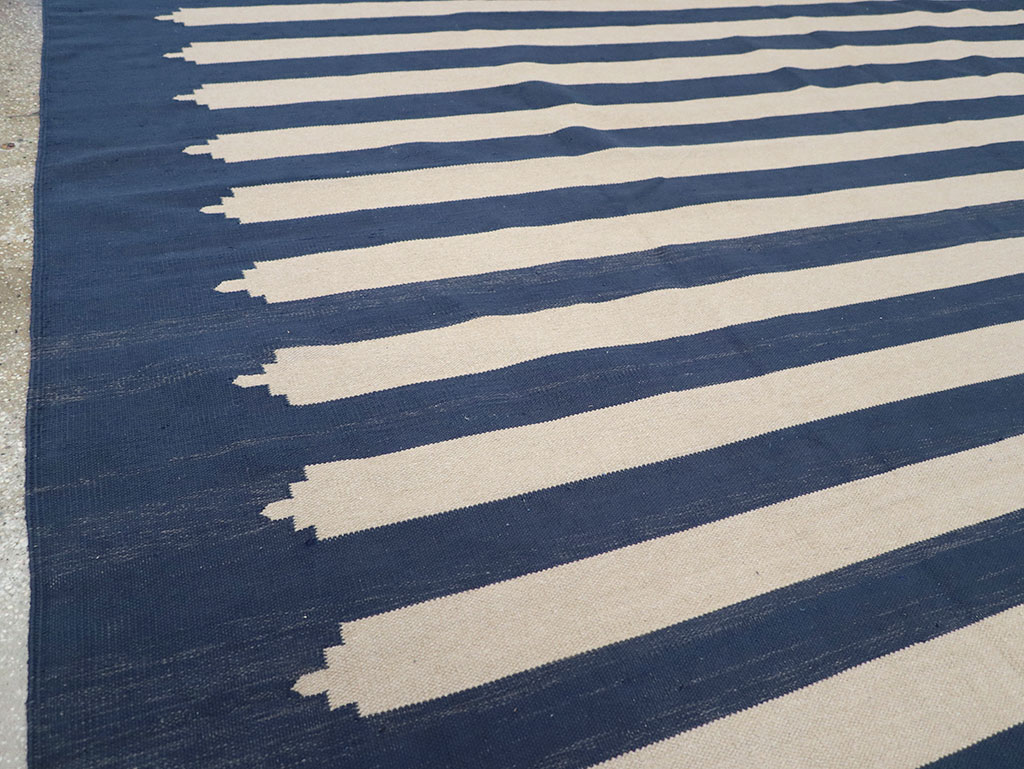 Modern Indian Cotton Dhurrie Room Size Carpet, No.32631 - Staging