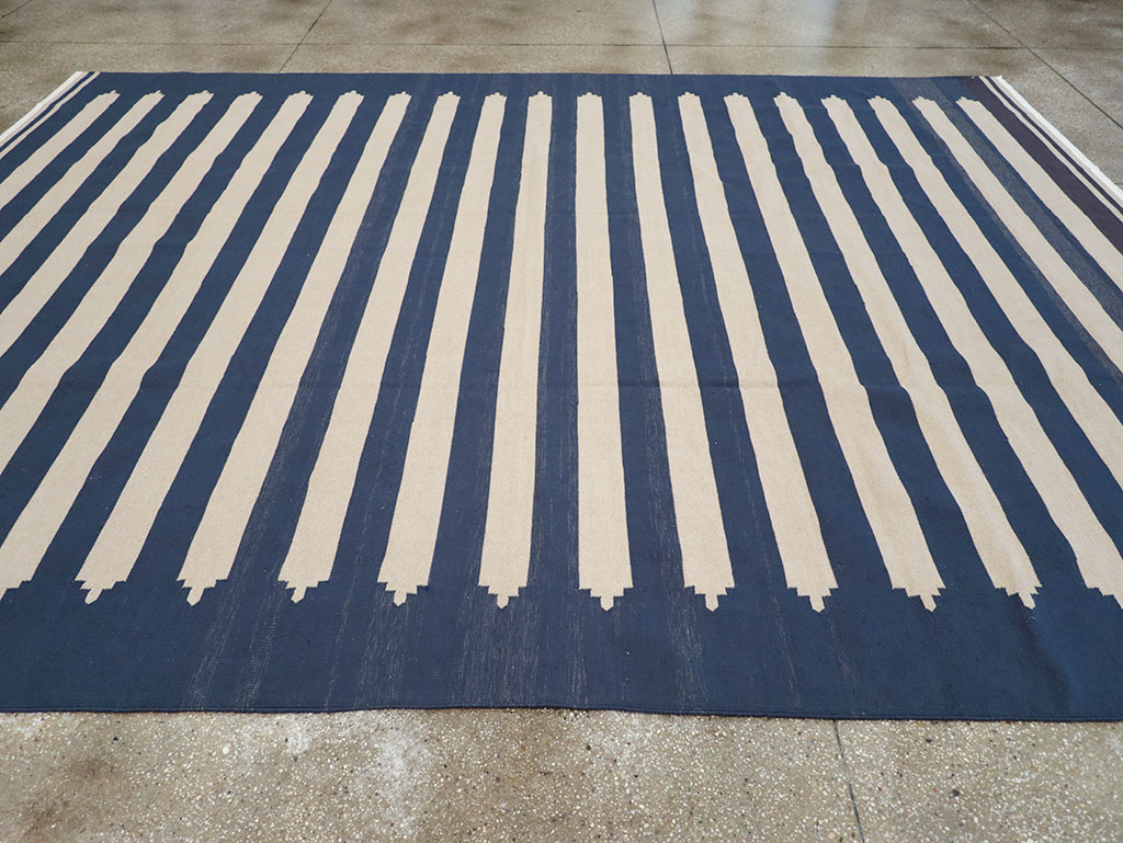 Modern Indian Cotton Dhurrie Room Size Carpet, No.32631 - Staging