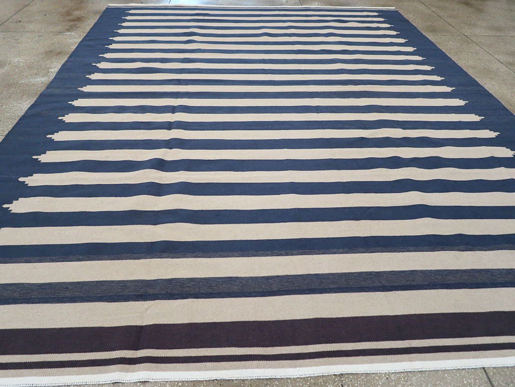 Modern Indian Cotton Dhurrie Room Size Carpet, No.32631 - Staging