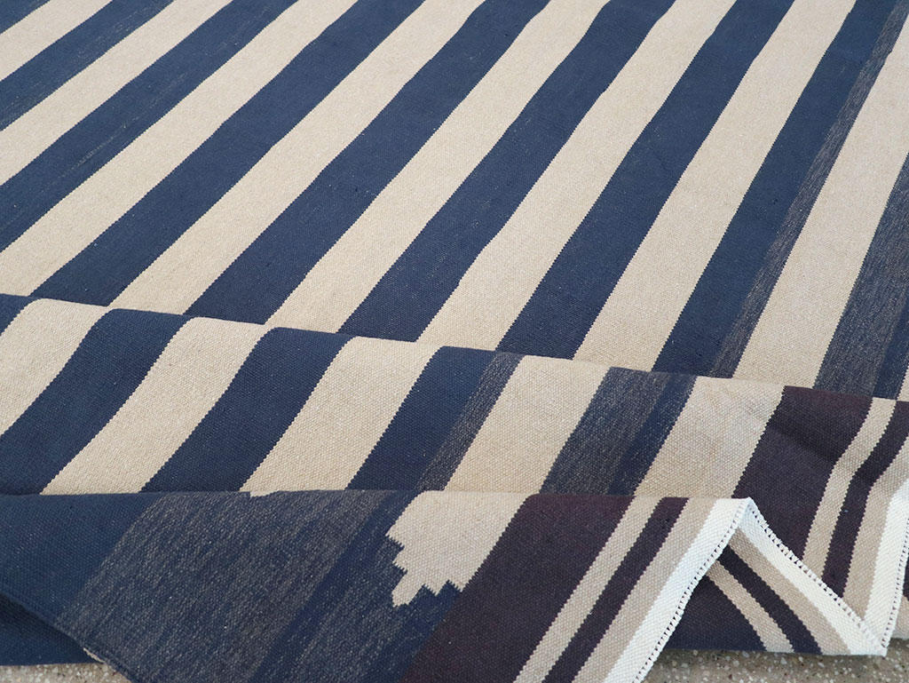 Modern Indian Cotton Dhurrie Room Size Carpet, No.32631 - Staging