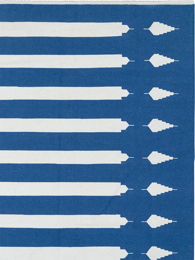 Modern Indian Flatweave Dhurrie Room Size Carpet, No.32632 - Staging