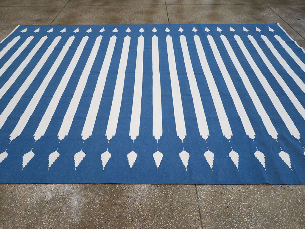 Modern Indian Flatweave Dhurrie Room Size Carpet, No.32632 - Staging