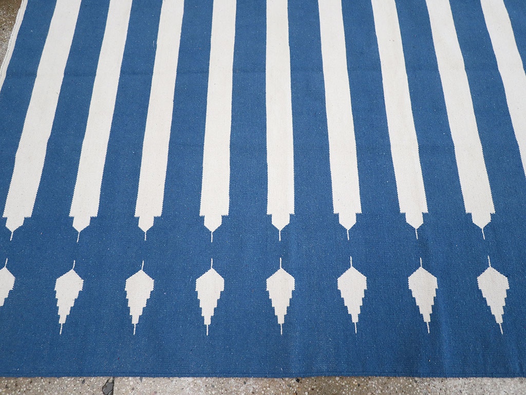 Modern Indian Flatweave Dhurrie Room Size Carpet, No.32632 - Staging